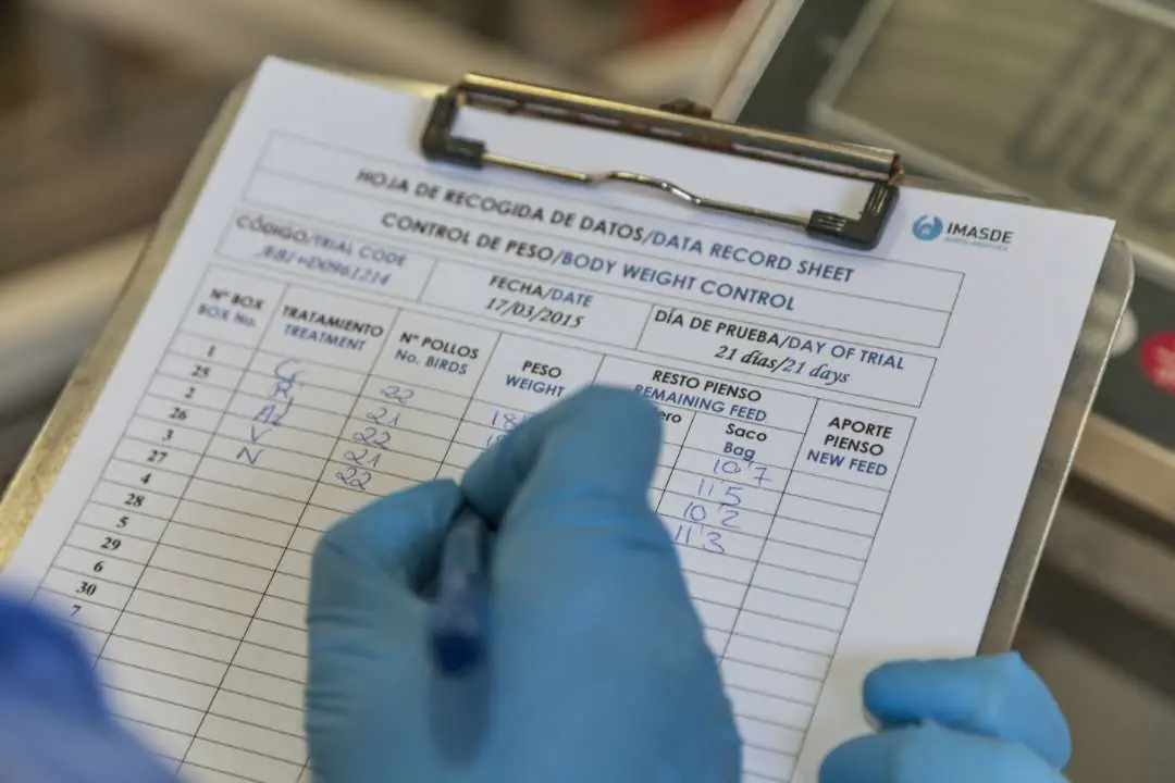 Registro de datos de un ensayo en la hoja de control